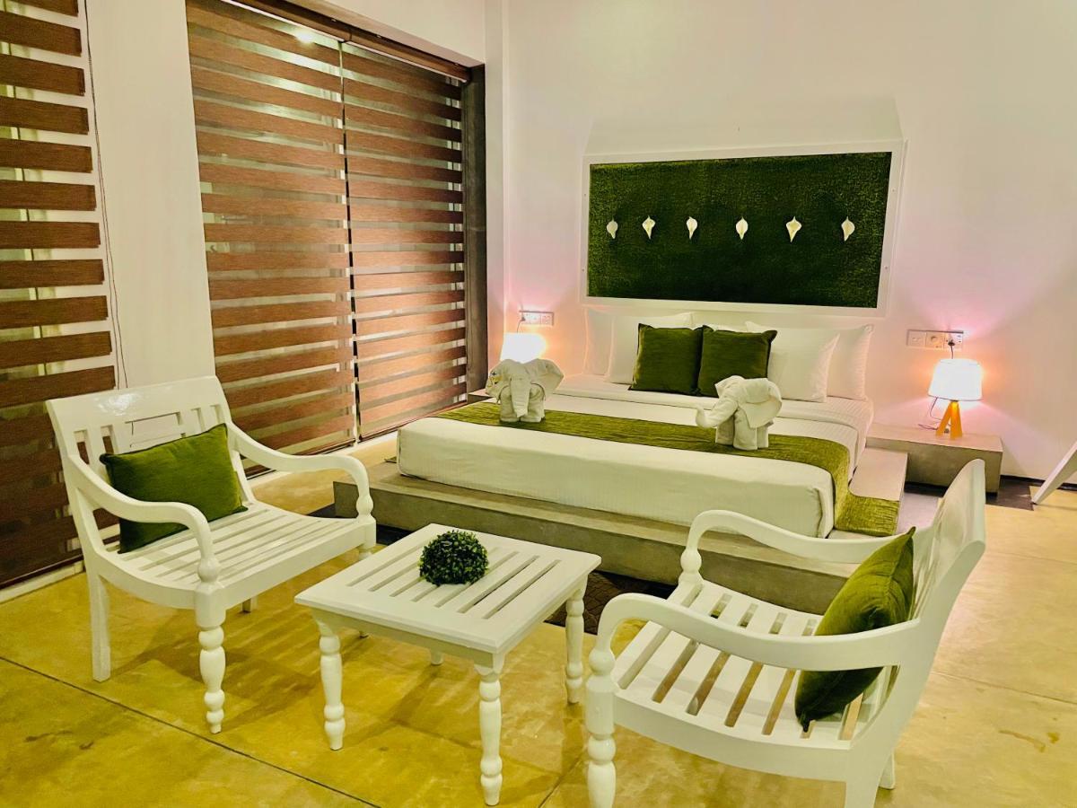 8 Plus Motels Negombo Extérieur photo