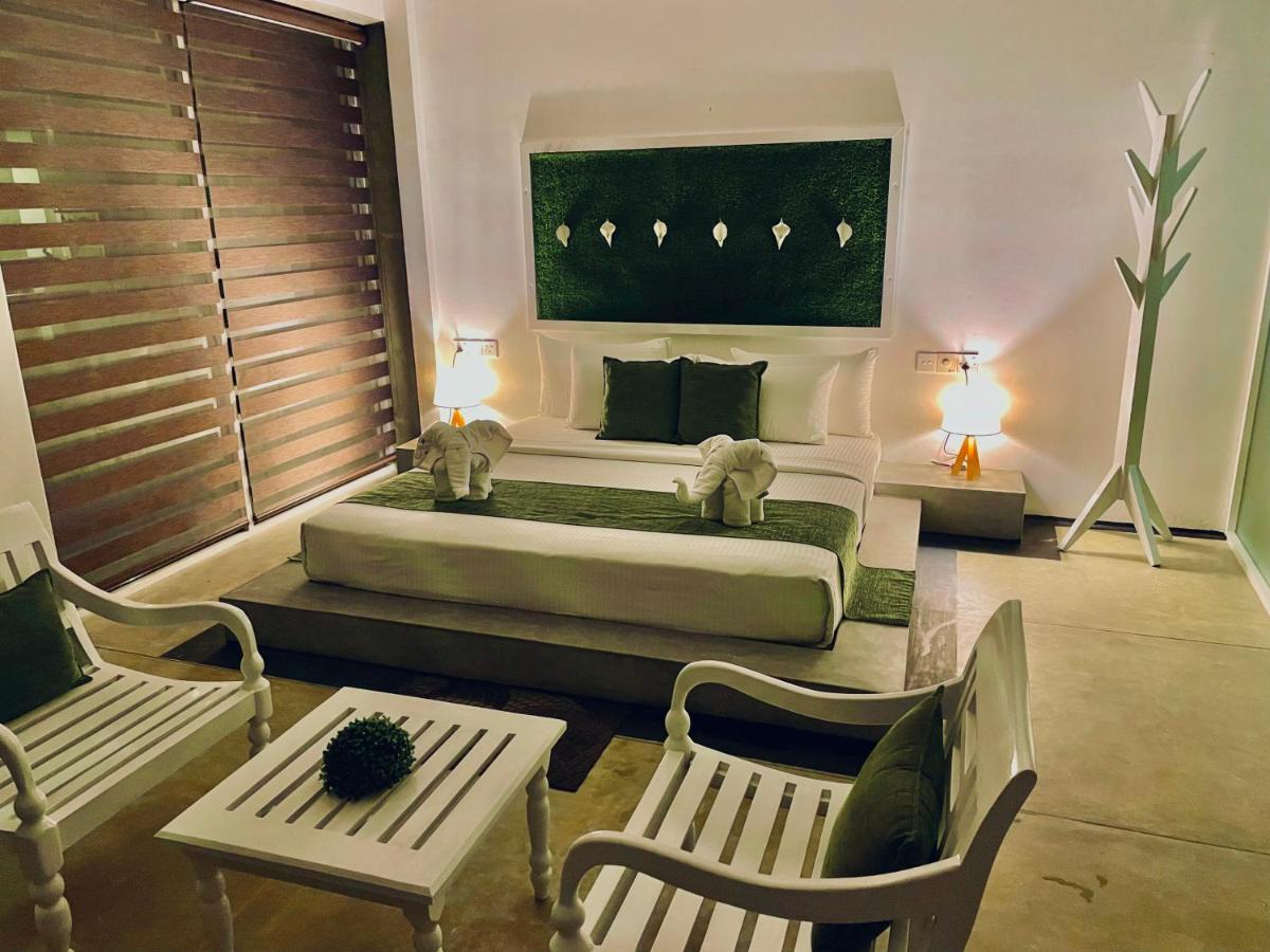 8 Plus Motels Negombo Extérieur photo