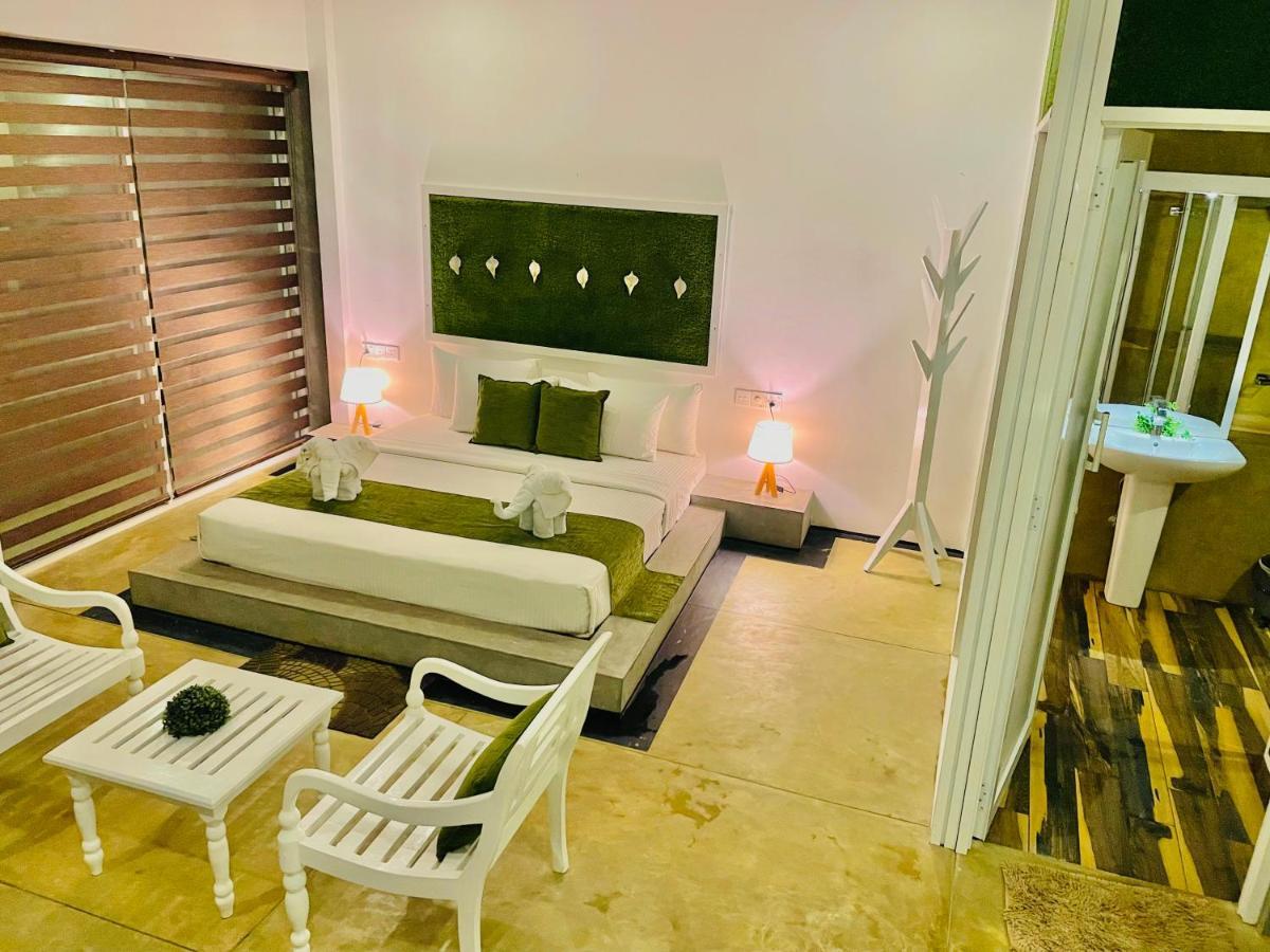 8 Plus Motels Negombo Extérieur photo