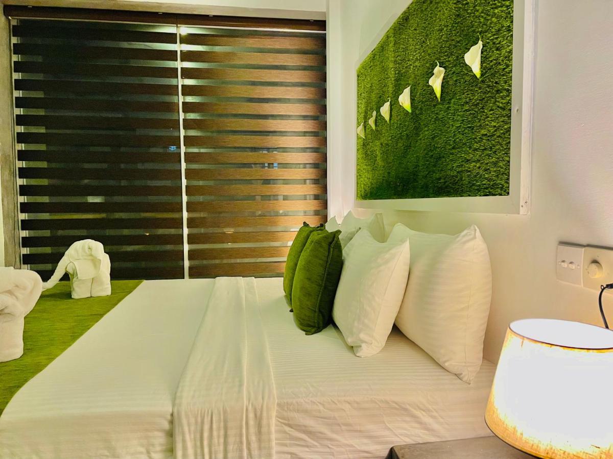 8 Plus Motels Negombo Extérieur photo