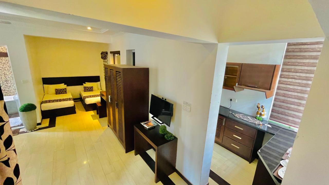 8 Plus Motels Negombo Extérieur photo