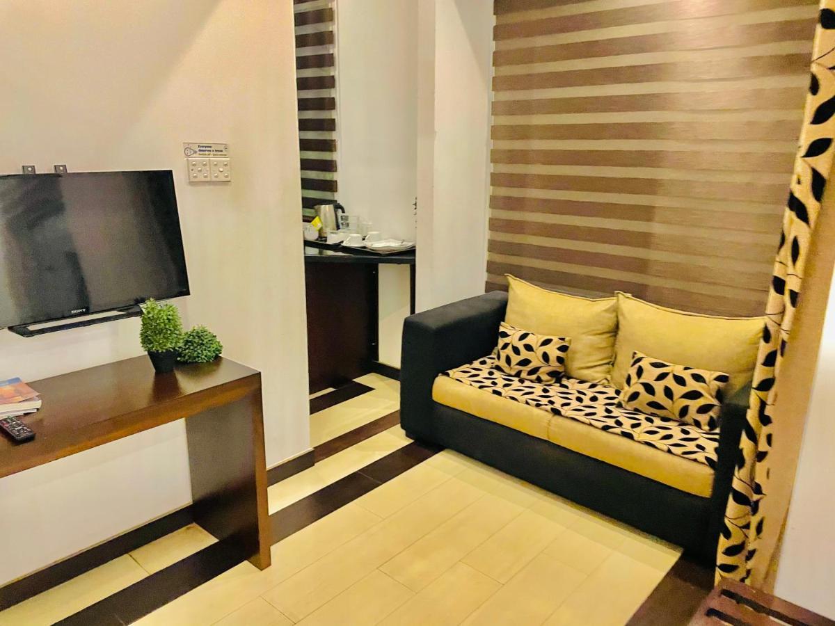 8 Plus Motels Negombo Extérieur photo