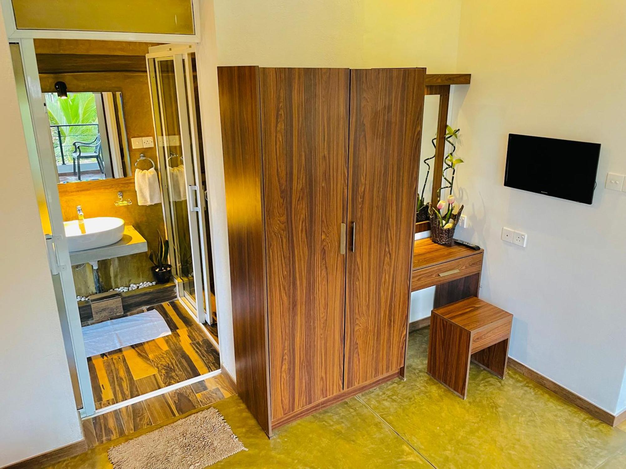 8 Plus Motels Negombo Extérieur photo
