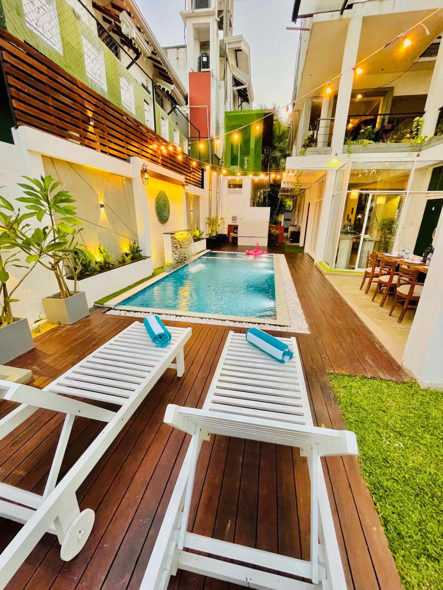 8 Plus Motels Negombo Extérieur photo