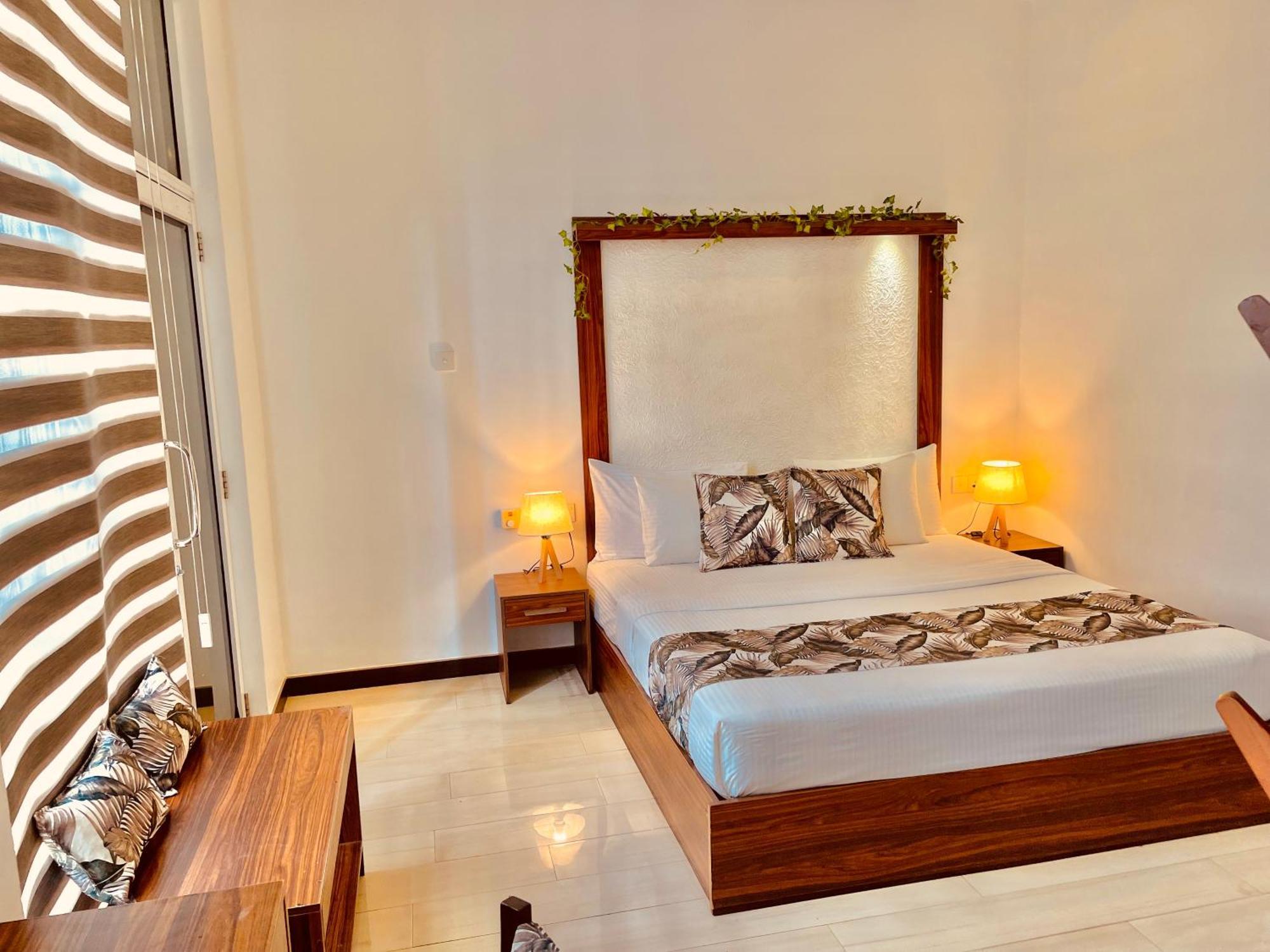 8 Plus Motels Negombo Extérieur photo