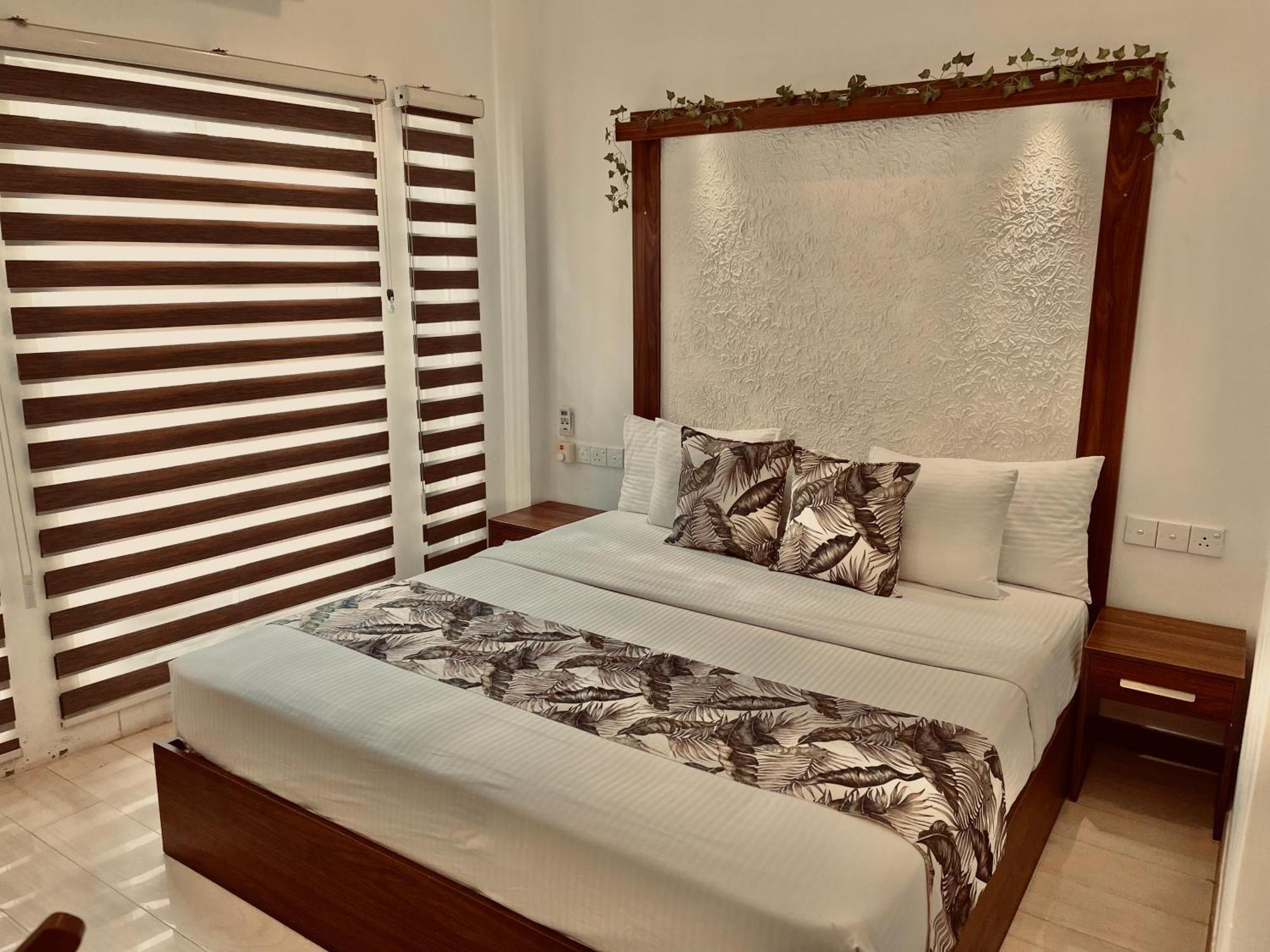 8 Plus Motels Negombo Extérieur photo