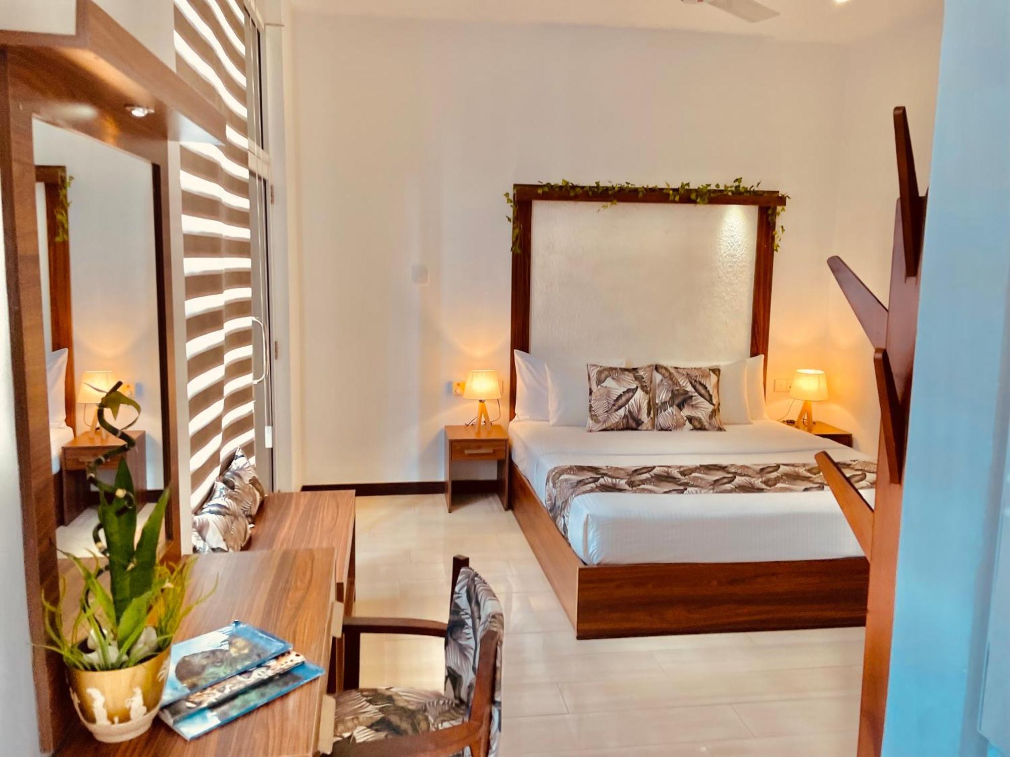 8 Plus Motels Negombo Extérieur photo