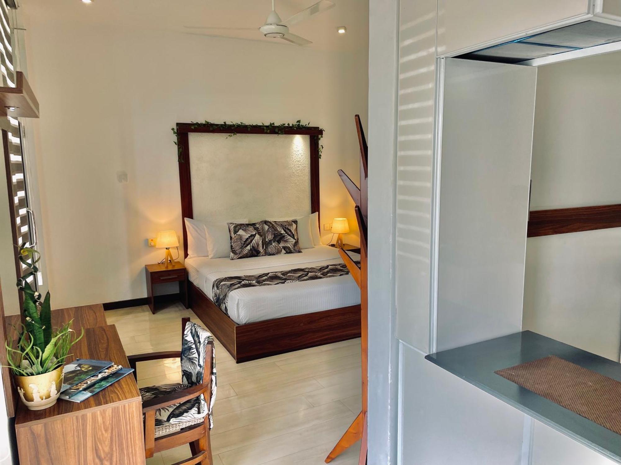 8 Plus Motels Negombo Extérieur photo