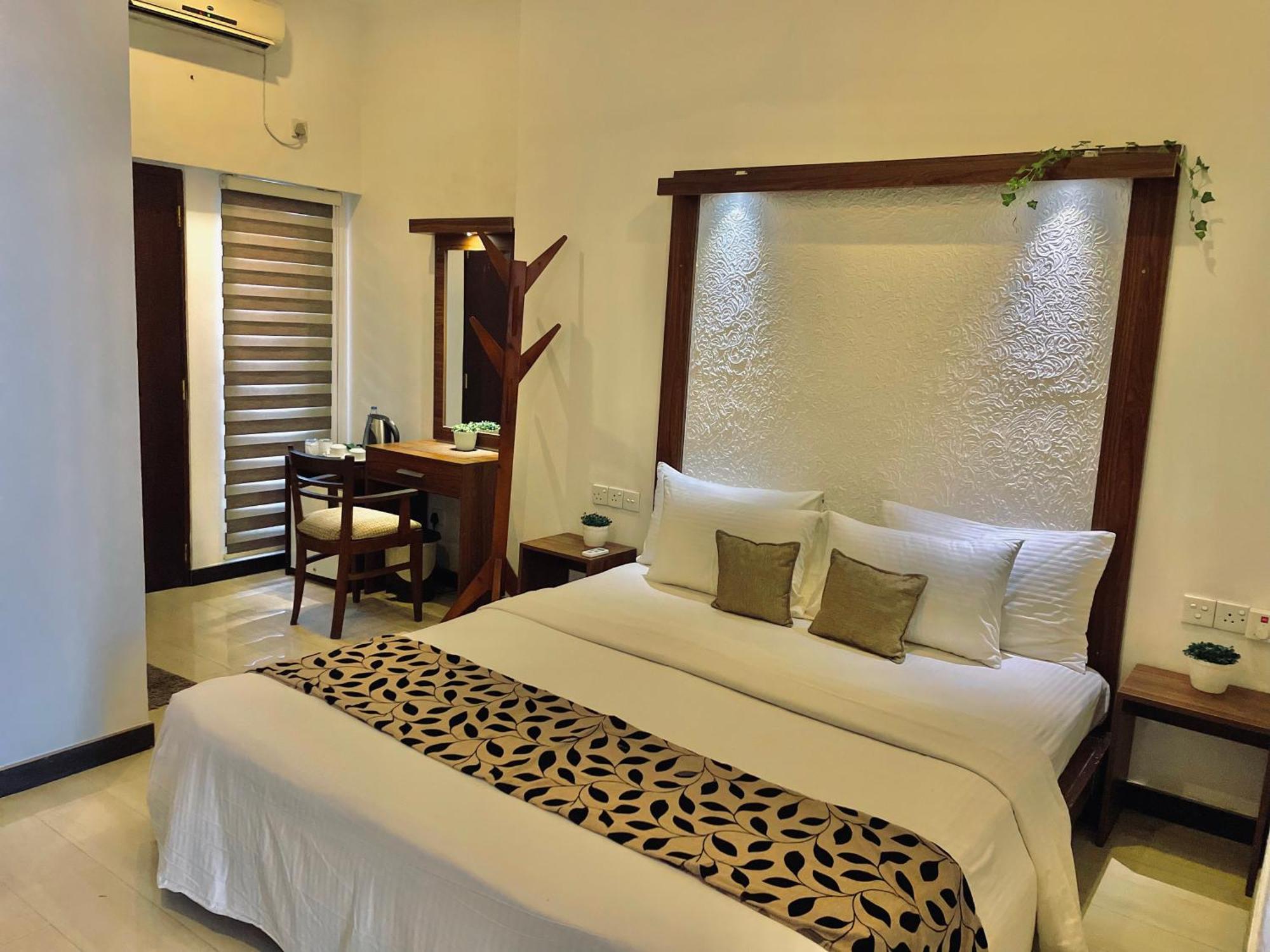 8 Plus Motels Negombo Extérieur photo