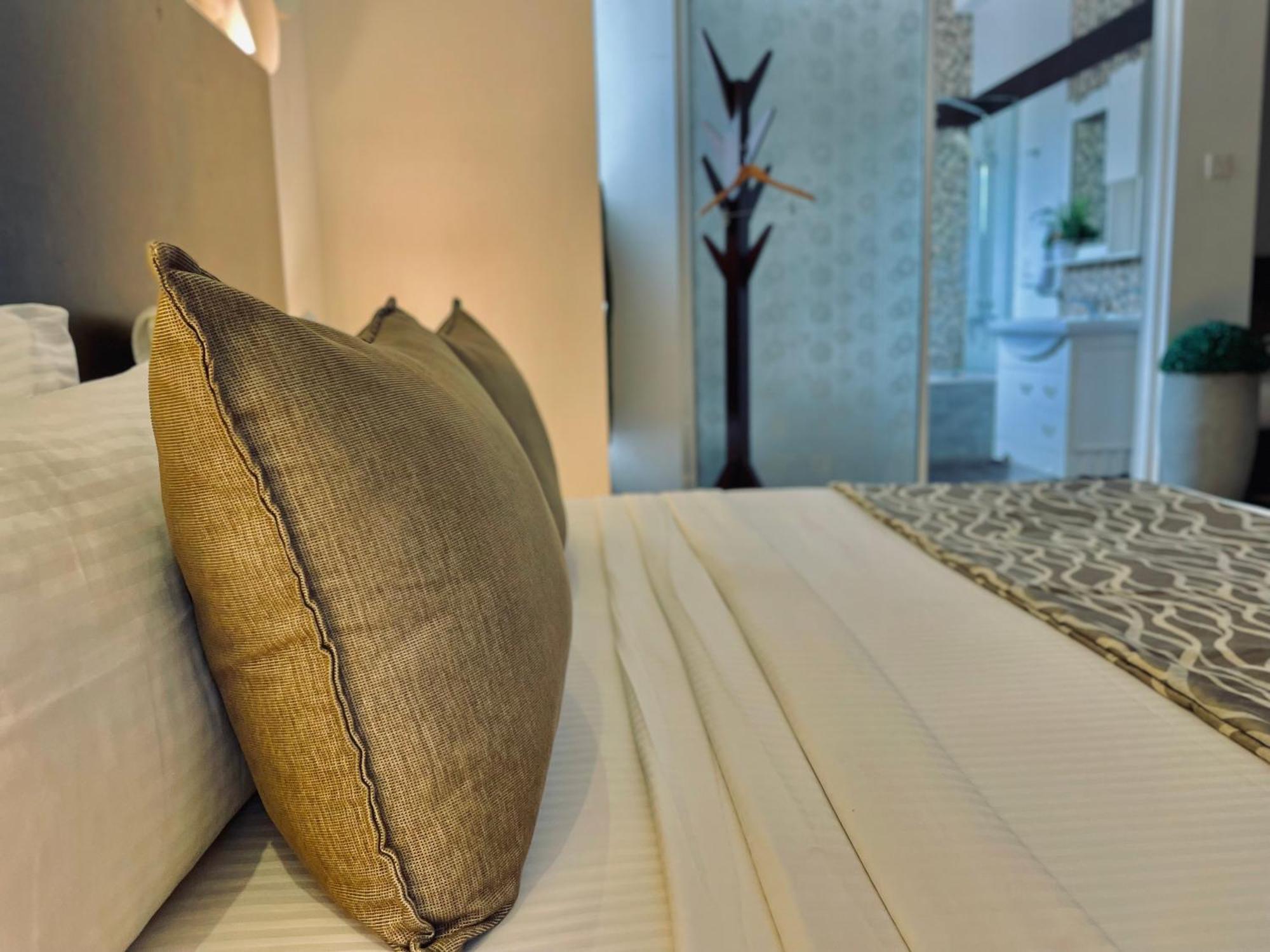 8 Plus Motels Negombo Extérieur photo