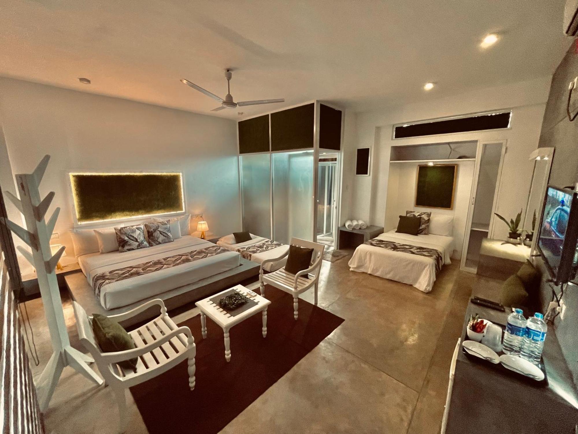 8 Plus Motels Negombo Extérieur photo