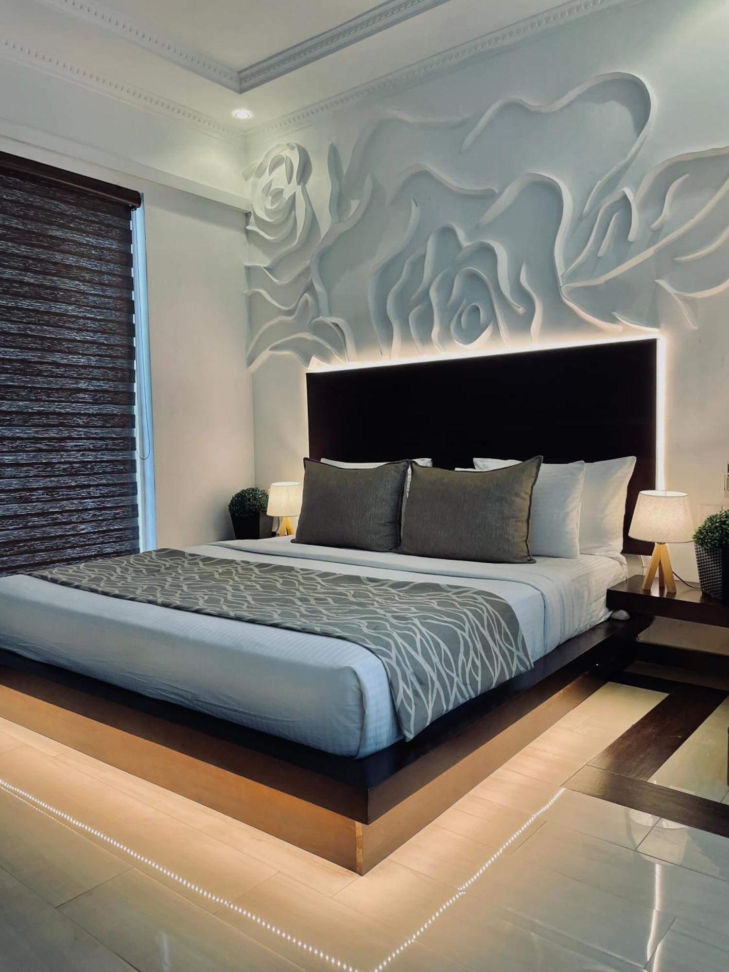 8 Plus Motels Negombo Extérieur photo