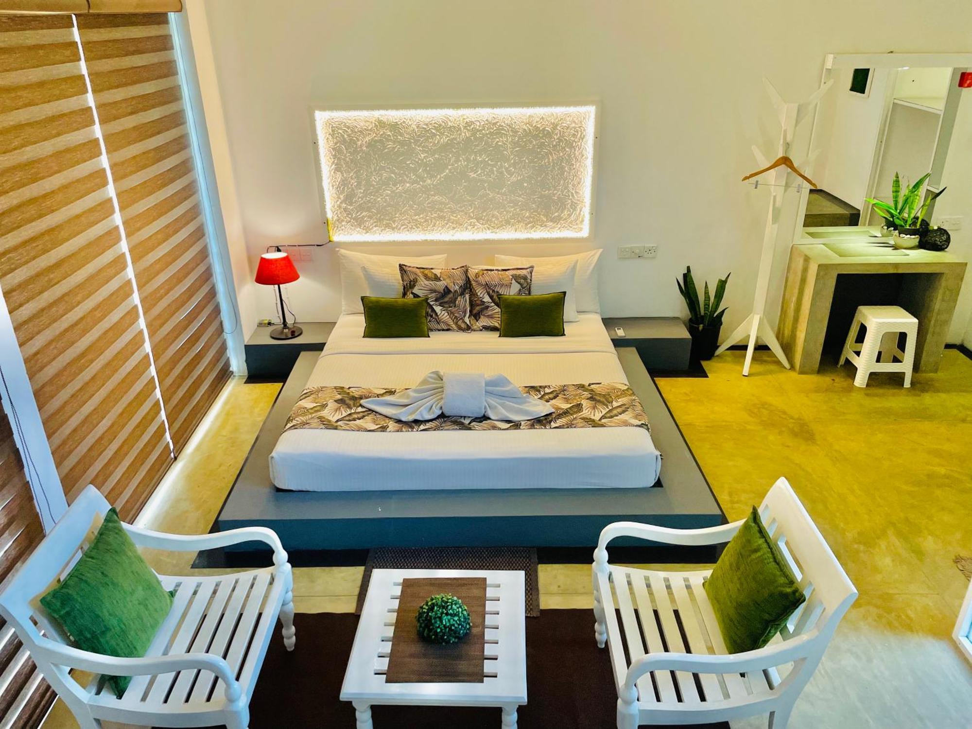8 Plus Motels Negombo Extérieur photo