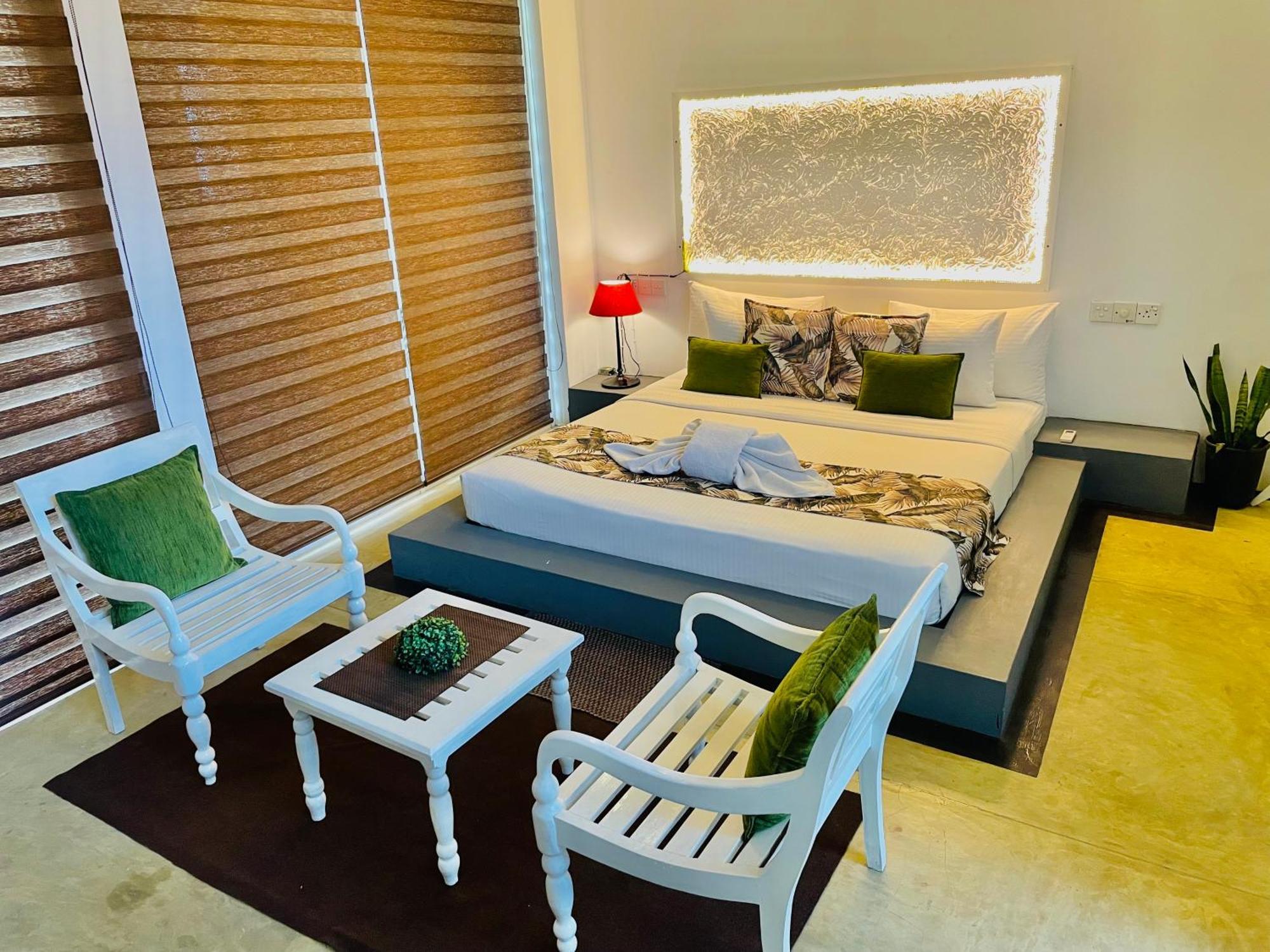8 Plus Motels Negombo Extérieur photo