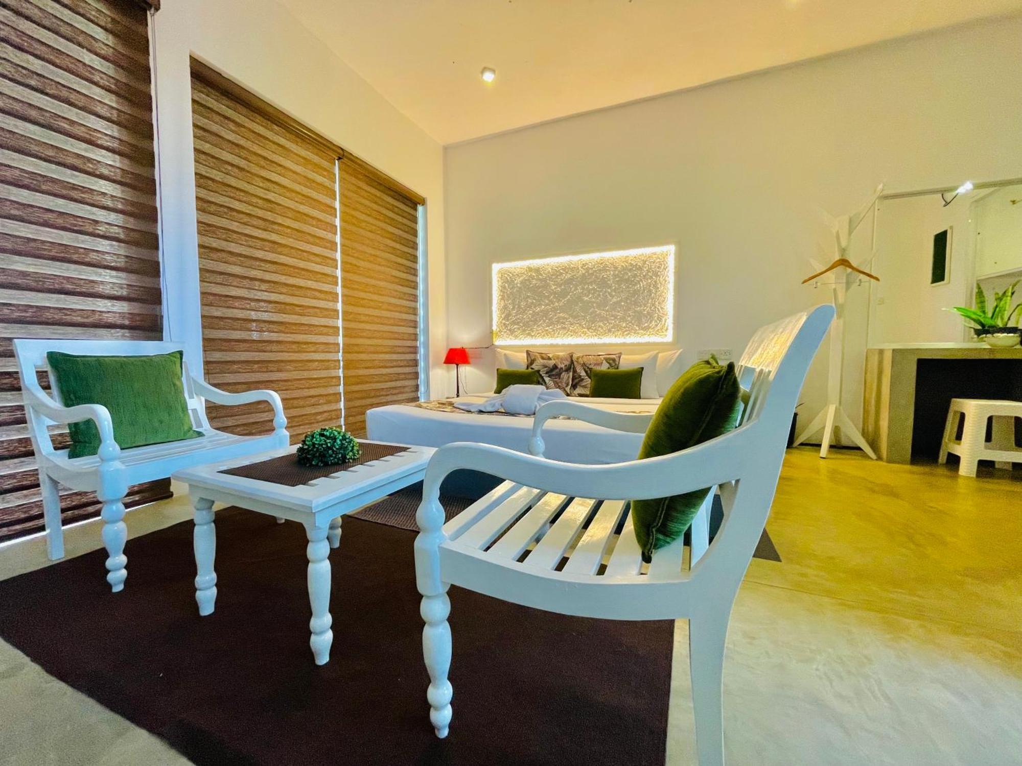8 Plus Motels Negombo Extérieur photo